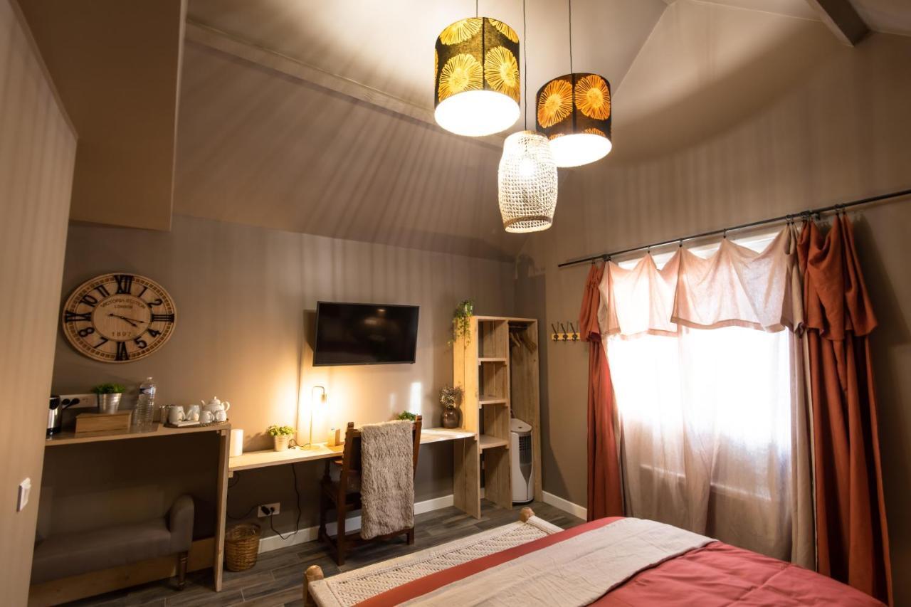J&J Room - Hebergement D'Exception Pres De Provins! Le Bas Courton Exterior foto
